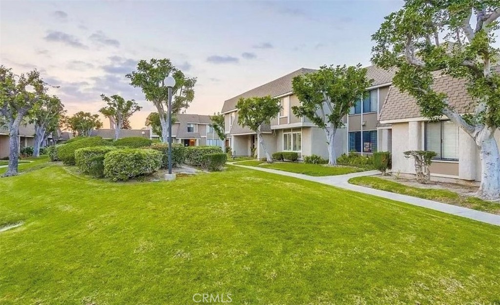 2153 W Churchill Property Photo 1