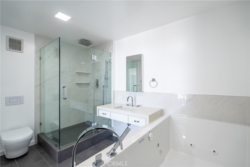 531 Esplanade 713 Property Photo 2