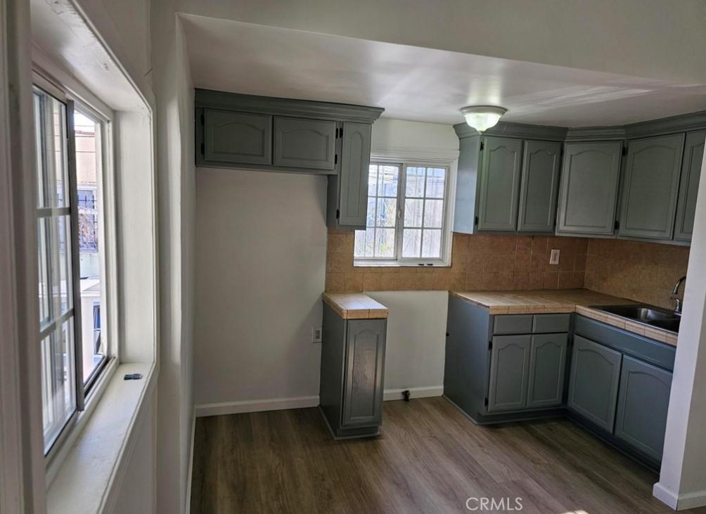 729 W 79th Property Photo 1