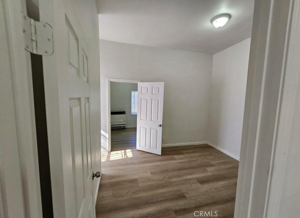 729 W 79th Property Photo 5