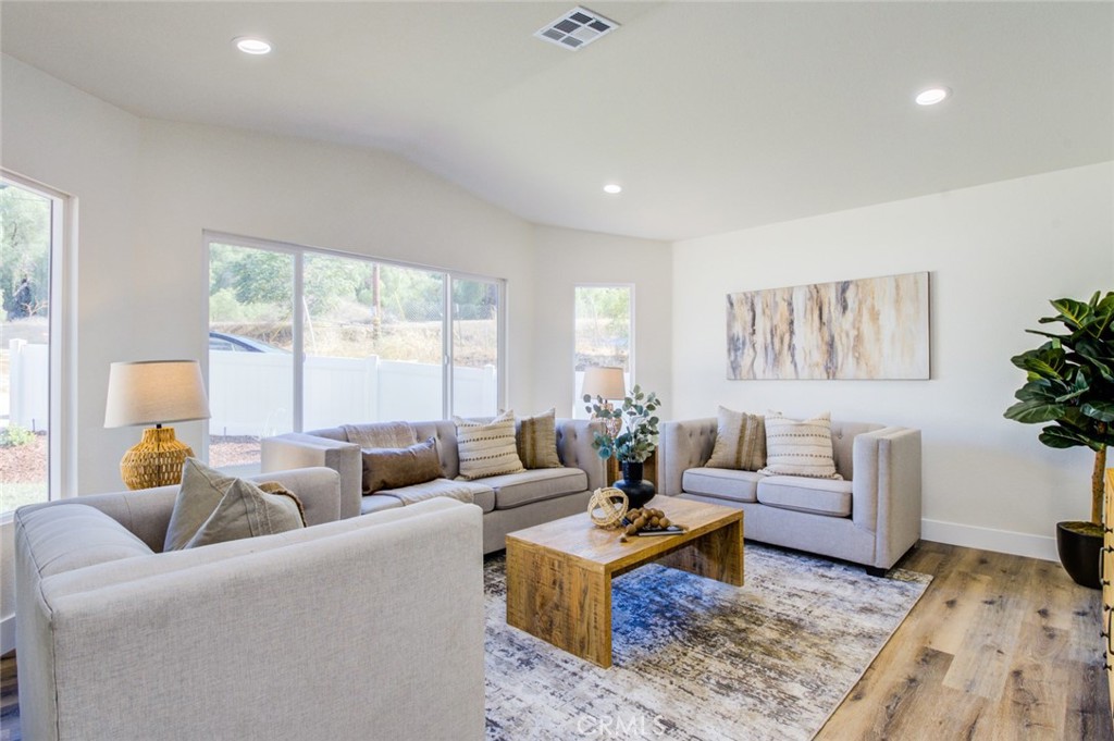 1335 Center Dr. Property Photo 15