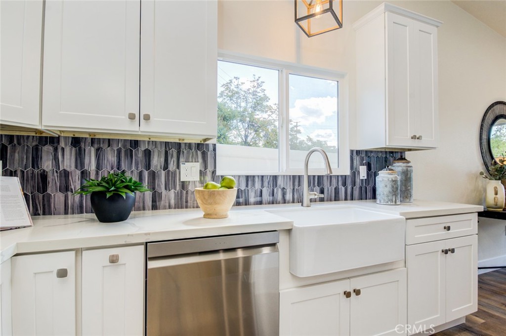 1335 Center Dr. Property Photo 24