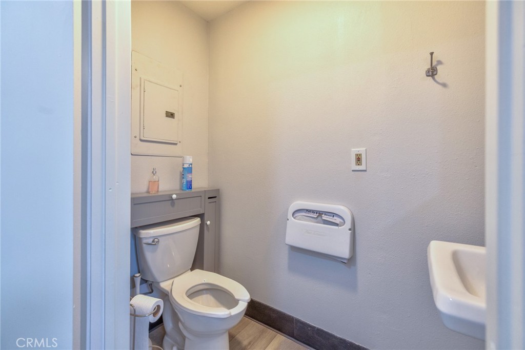 16336 Whittier Boulevard Property Photo 9