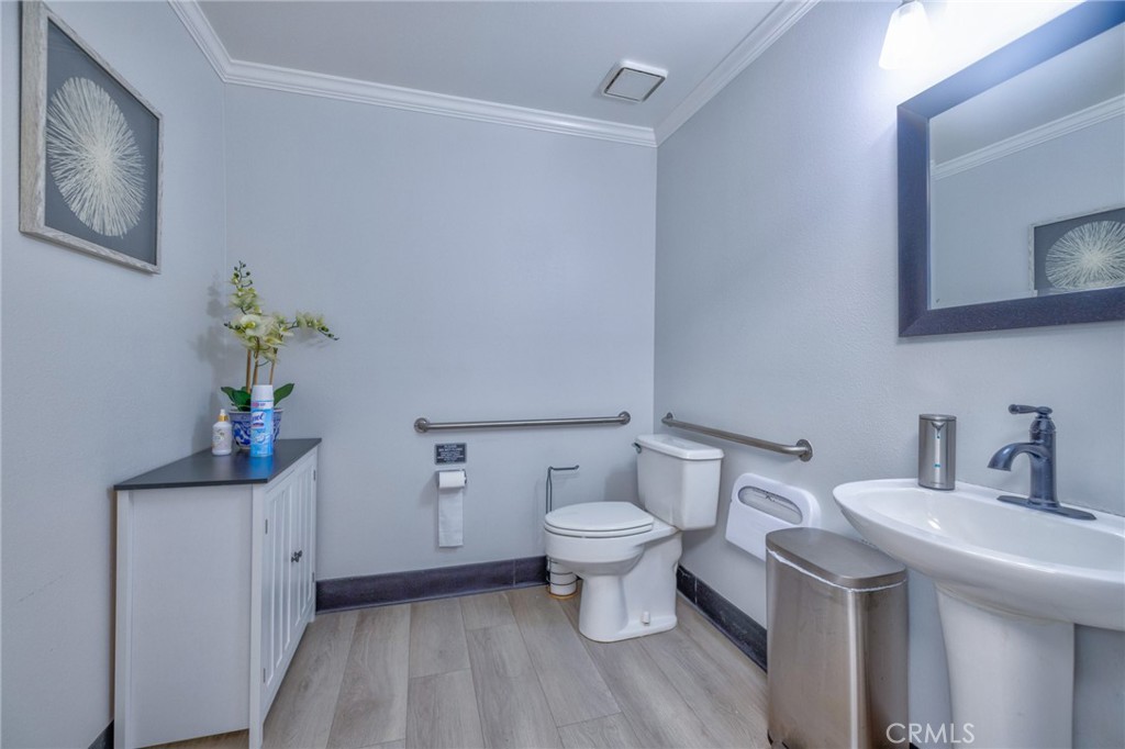 16336 Whittier Boulevard Property Photo 10