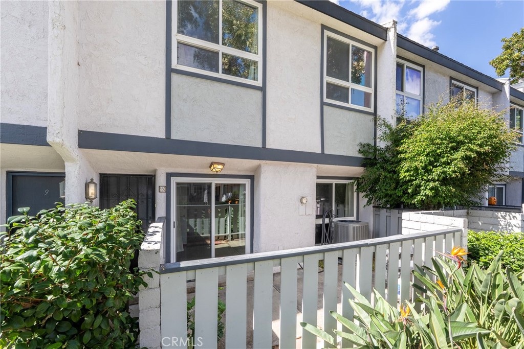 2100 West Palmyra Avenue 8 Property Photo 1