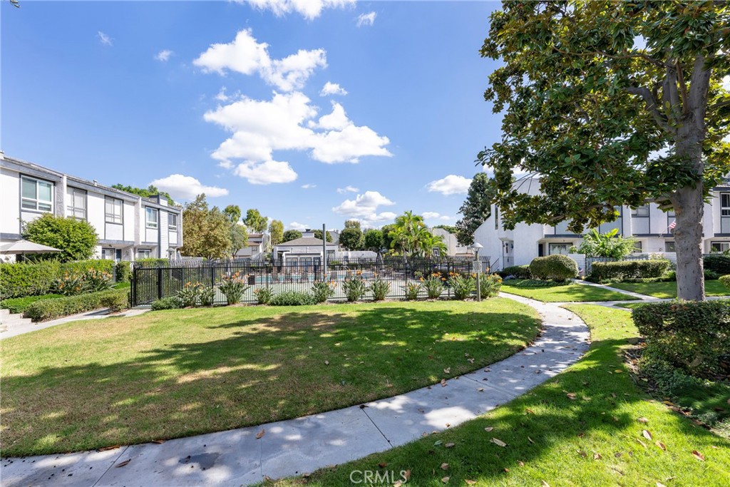 2100 West Palmyra Avenue 8 Property Photo 3