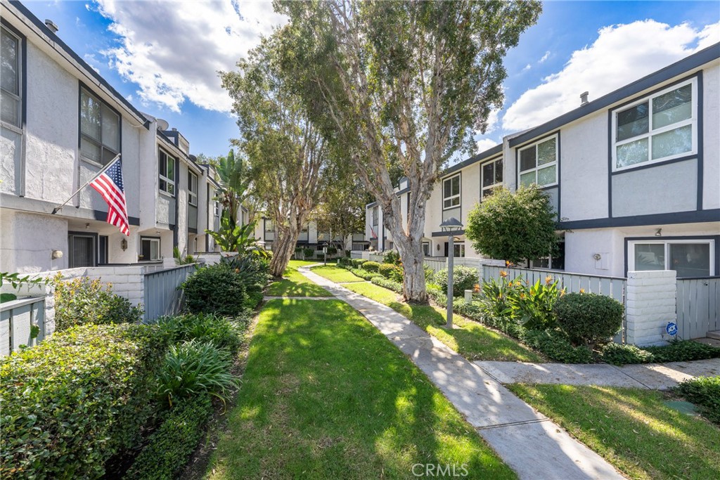 2100 West Palmyra Avenue 8 Property Photo 4