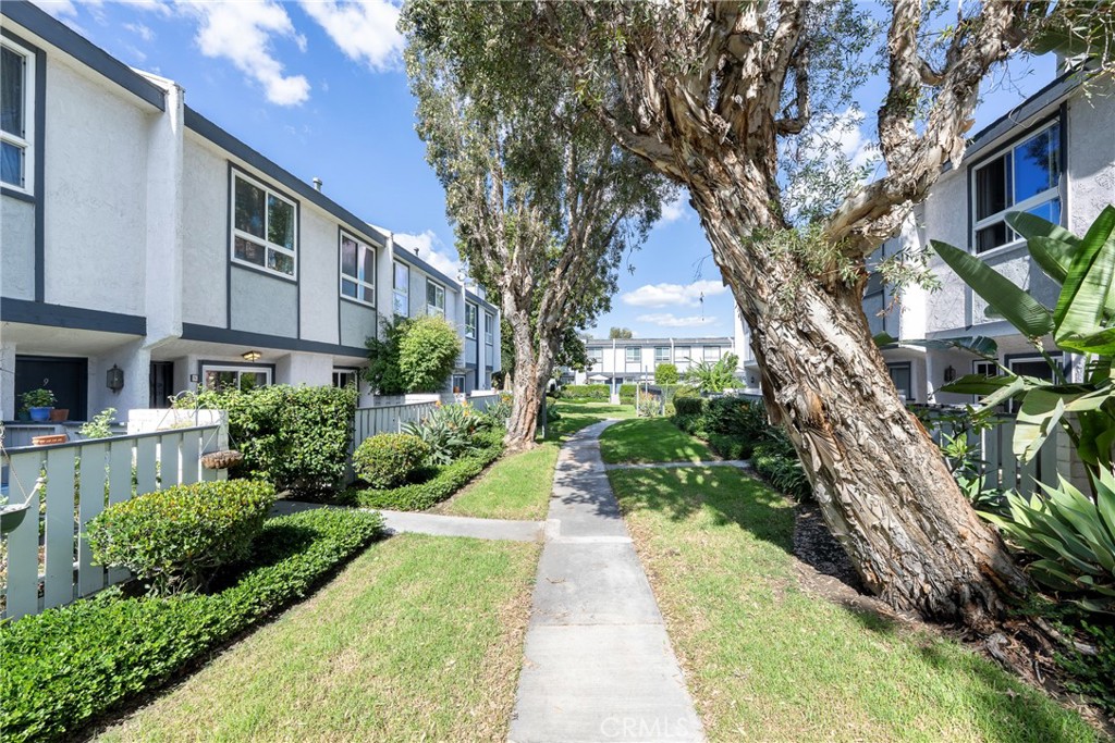 2100 West Palmyra Avenue 8 Property Photo 5