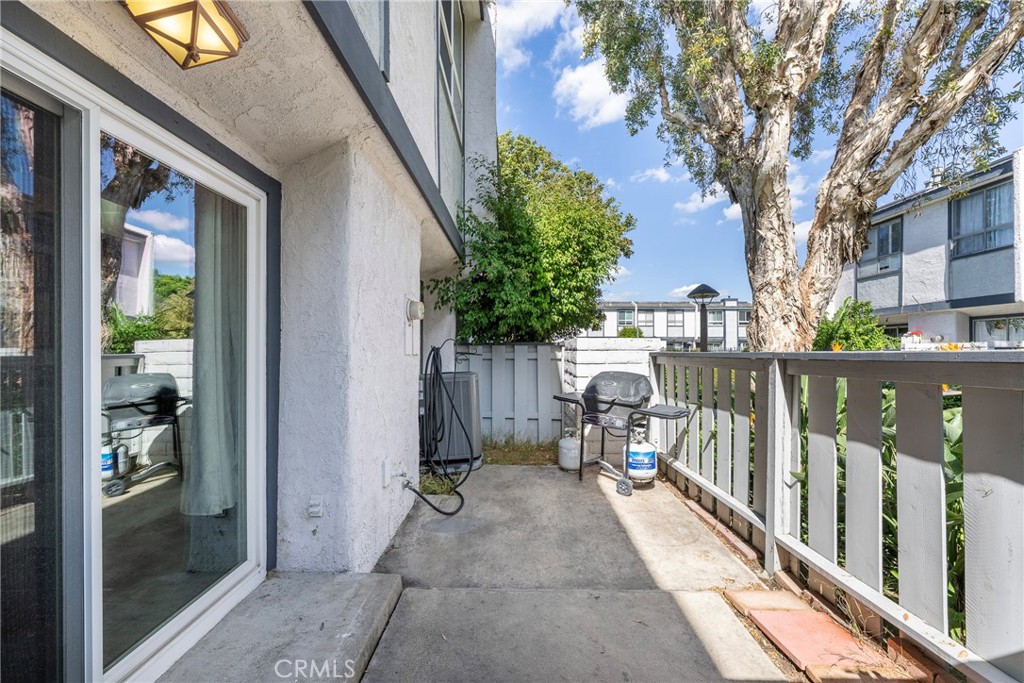 2100 West Palmyra Avenue 8 Property Photo 7