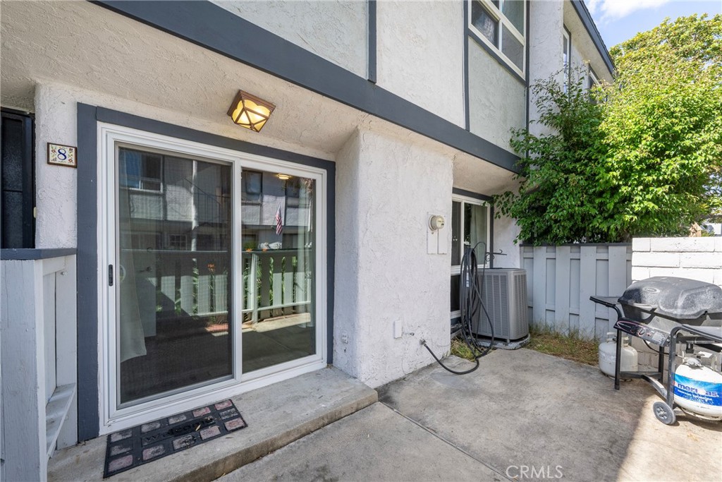 2100 West Palmyra Avenue 8 Property Photo 8