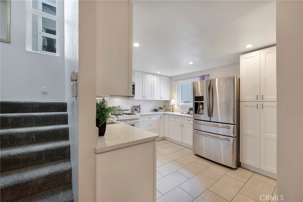 2100 West Palmyra Avenue 8 Property Photo 17