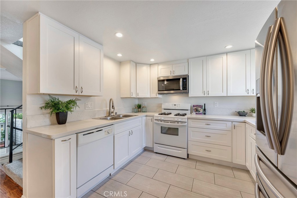 2100 West Palmyra Avenue 8 Property Photo 19