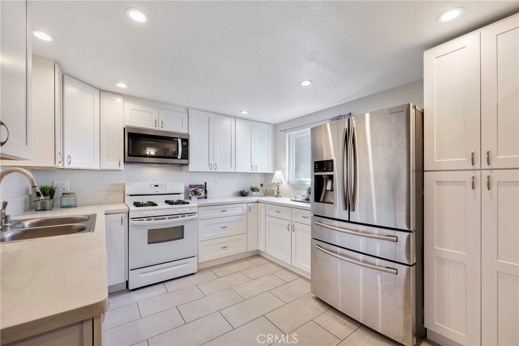 2100 West Palmyra Avenue 8 Property Photo 20