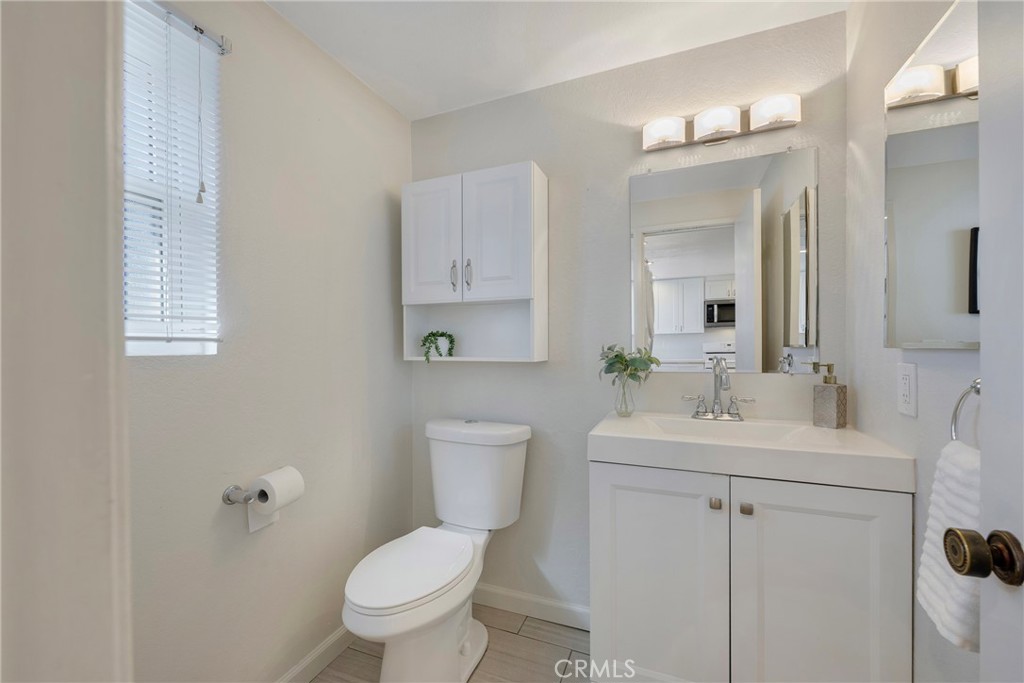 2100 West Palmyra Avenue 8 Property Photo 22