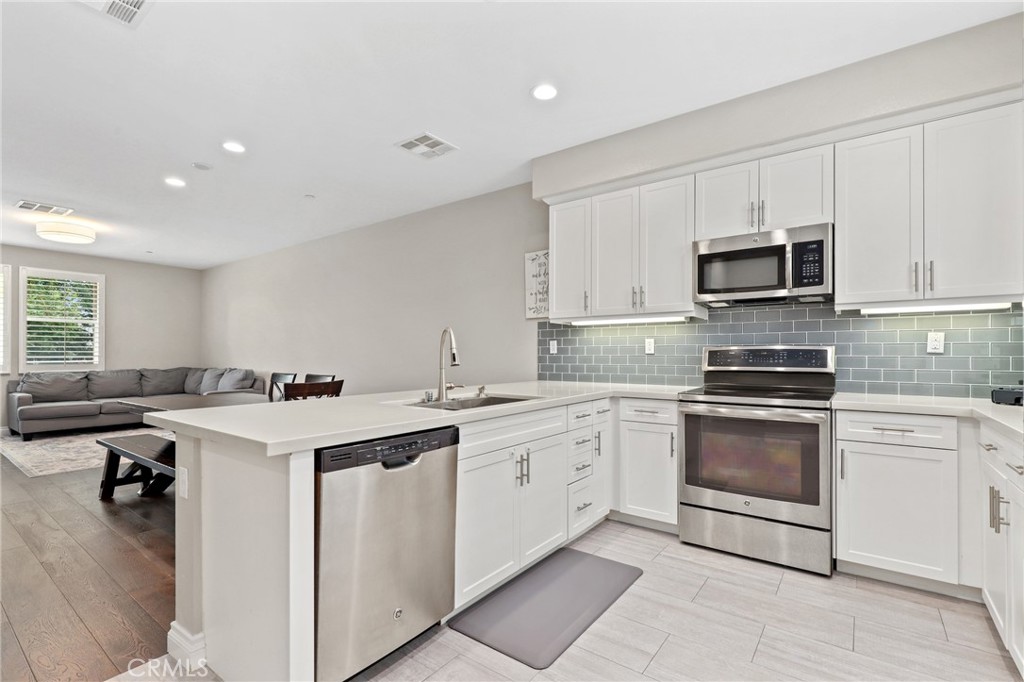 649 W Foothill Boulevard 2 Property Photo 1