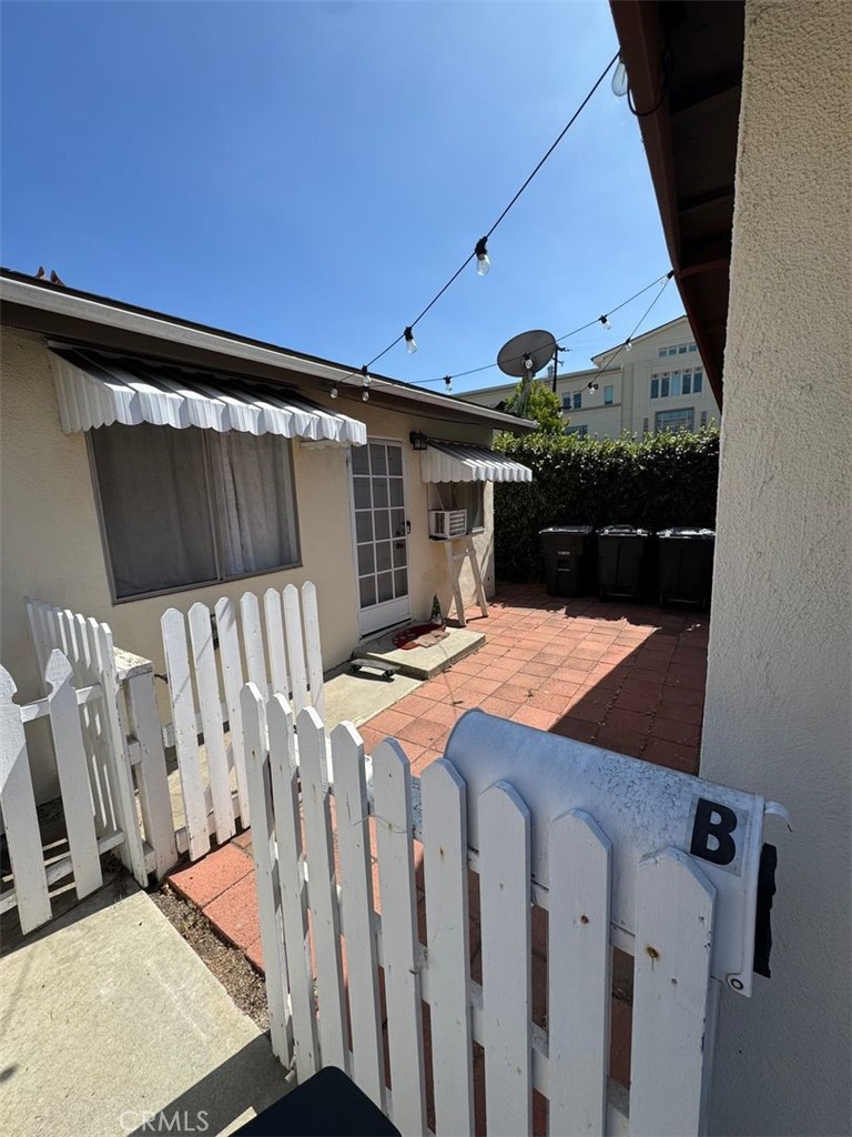 421 N Olive B Property Photo 1