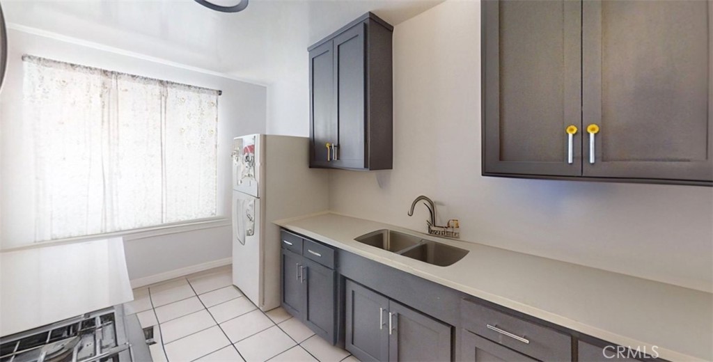 421 N Olive B Property Photo 4