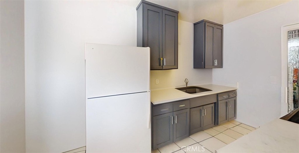 421 N Olive B Property Photo 5