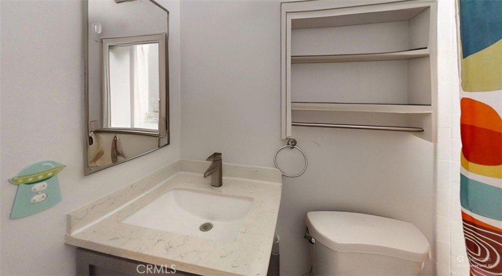 421 N Olive B Property Photo 7