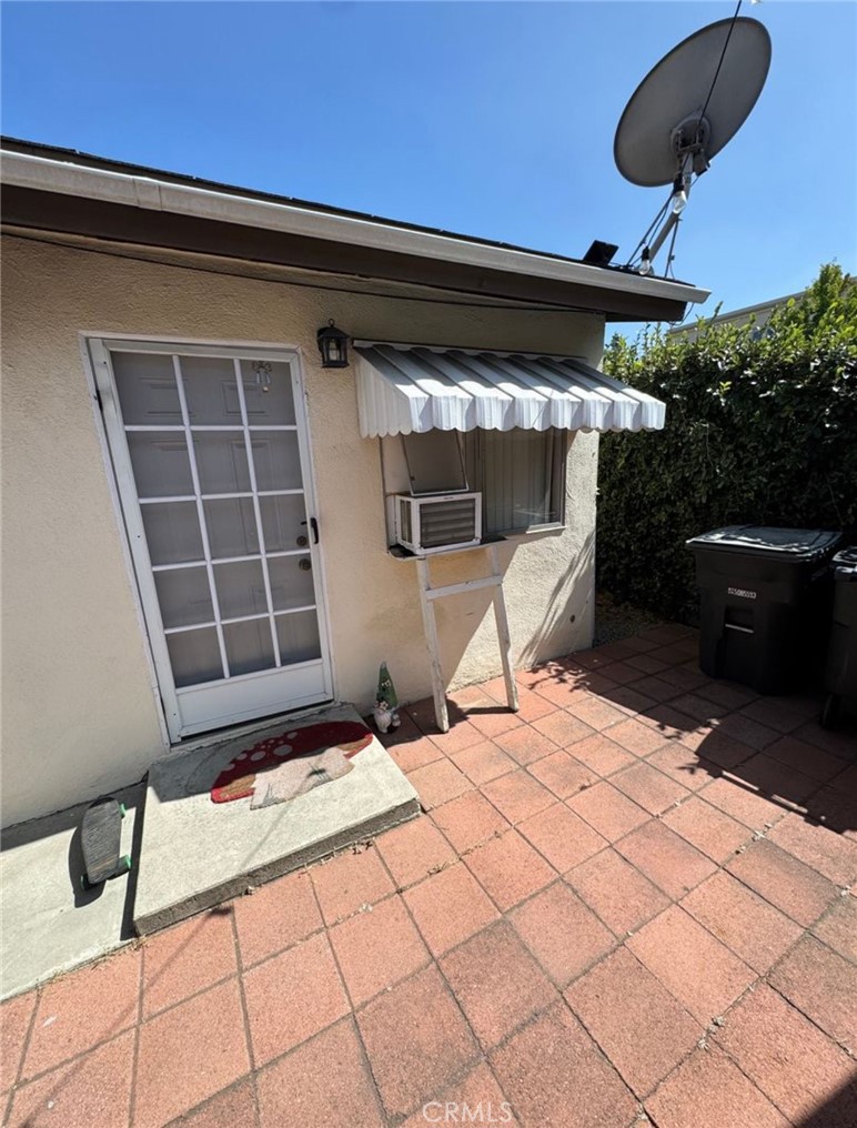 421 N Olive B Property Photo 8