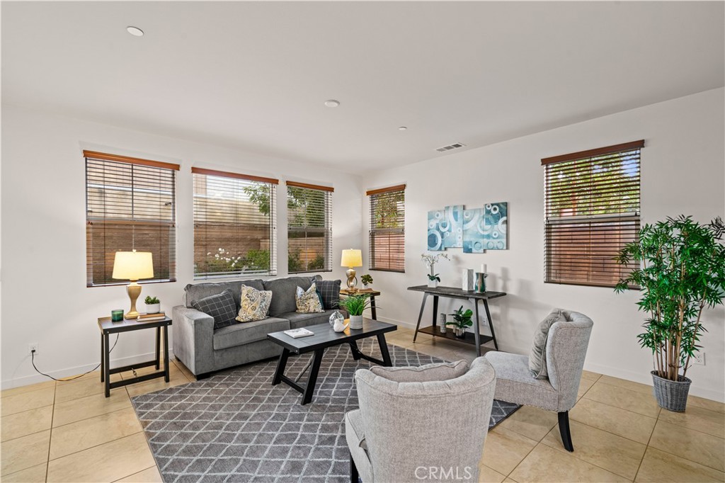 3811 Snapdragon Way Property Photo 5