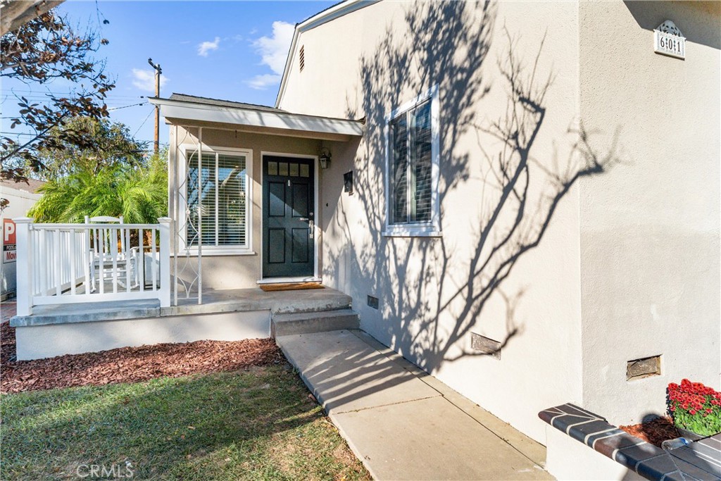 601 W Southgate Avenue Property Photo 3