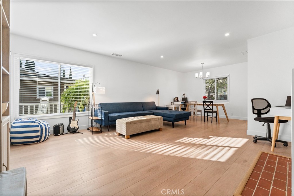 601 W Southgate Avenue Property Photo 5