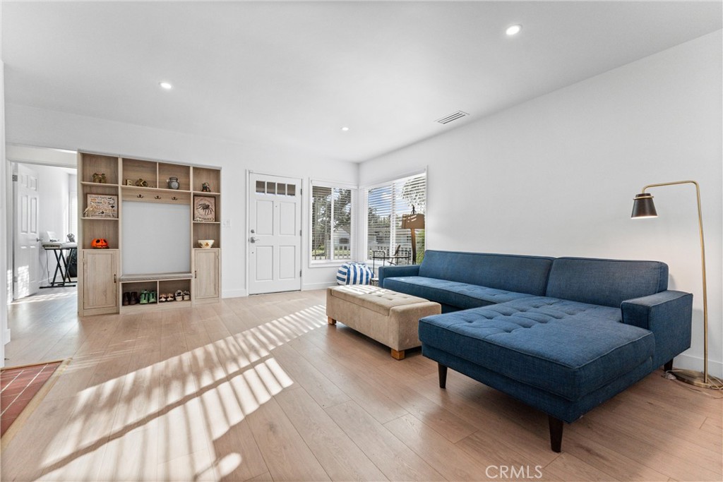 601 W Southgate Avenue Property Photo 7