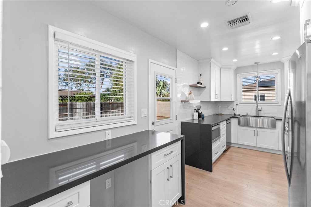 601 W Southgate Avenue Property Photo 12