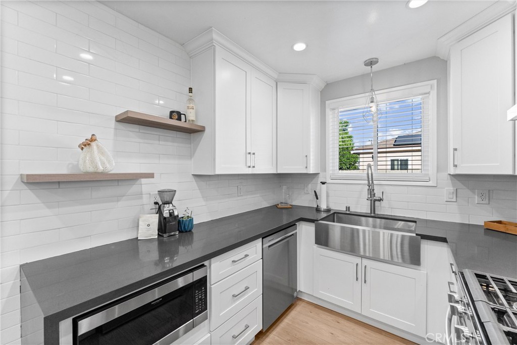 601 W Southgate Avenue Property Photo 13