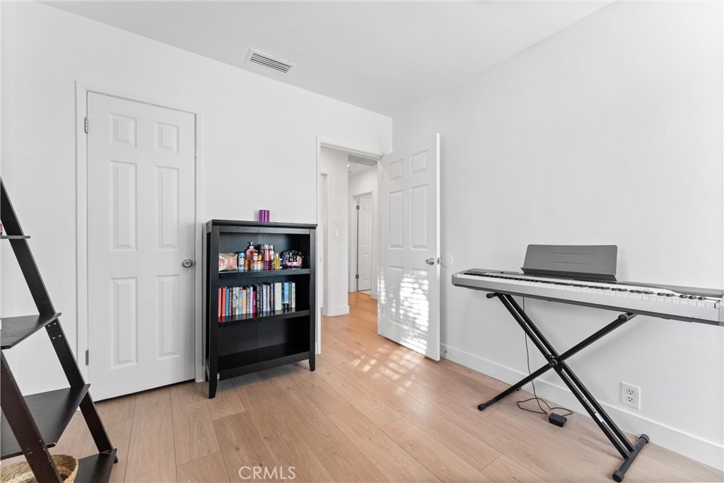 601 W Southgate Avenue Property Photo 25