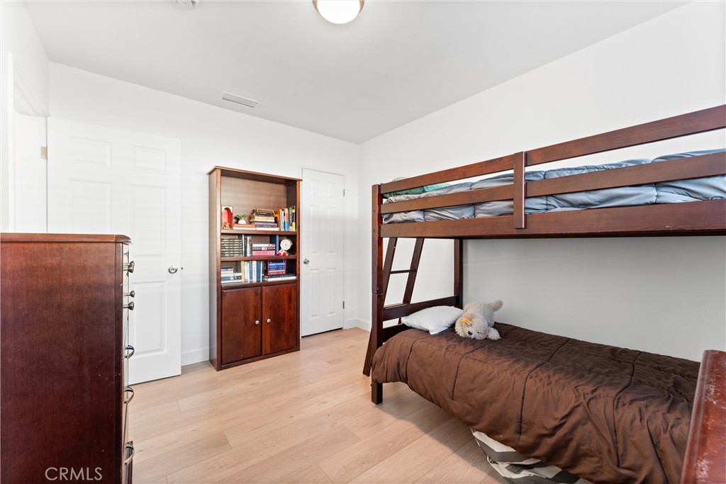 601 W Southgate Avenue Property Photo 27