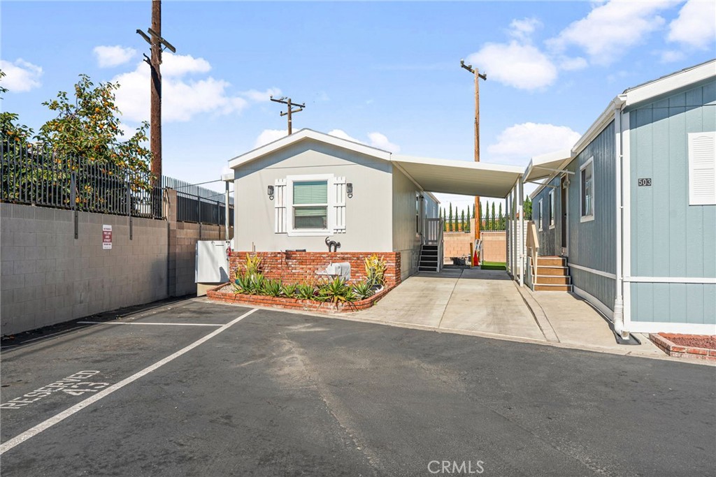 501 Willow Drive Property Photo 1