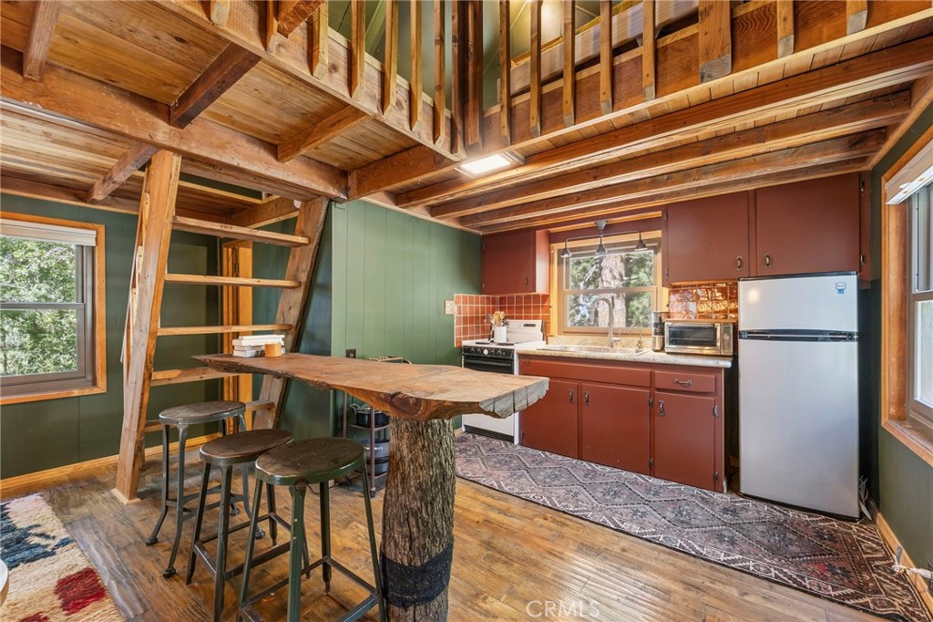 34 Manker Flats Property Photo 8