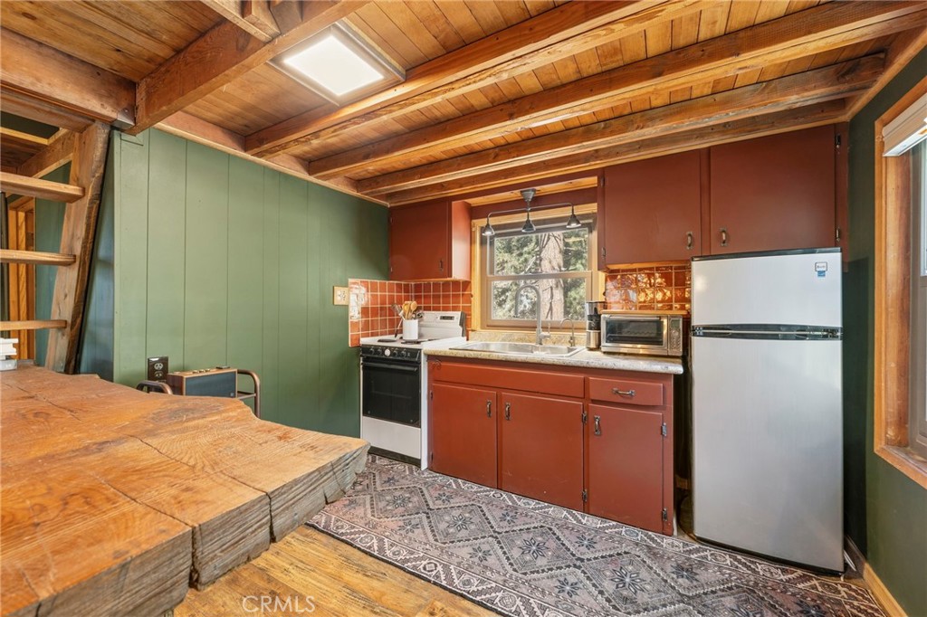34 Manker Flats Property Photo 10