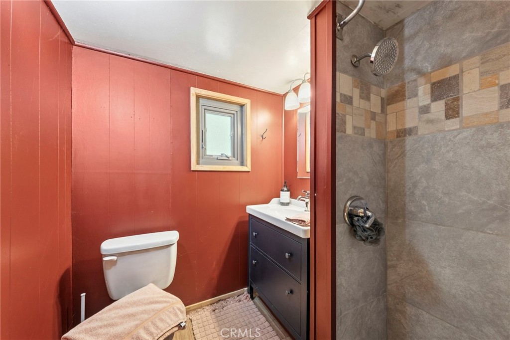 34 Manker Flats Property Photo 17