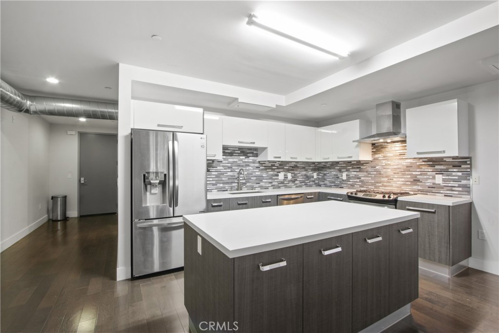 433 Pine Avenue 203 Property Photo 1