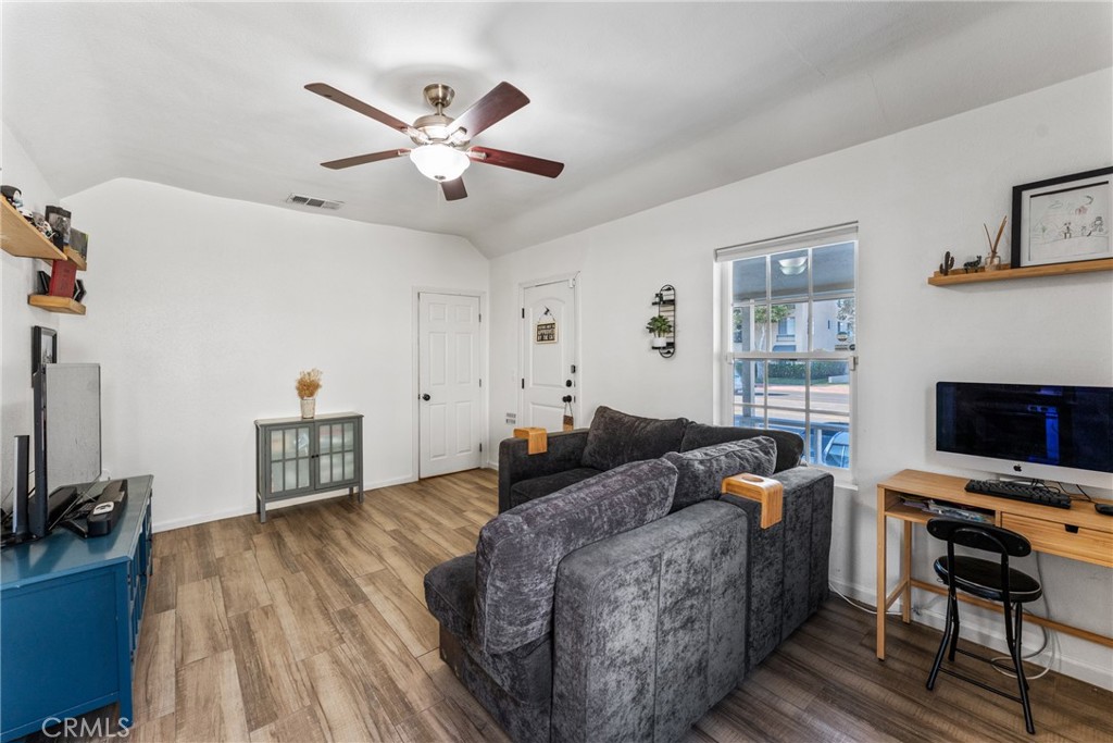 633 S Glassell Street Property Photo 3