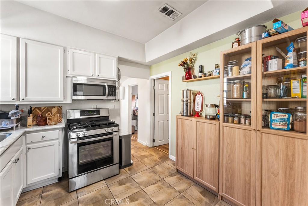 633 S Glassell Street Property Photo 4