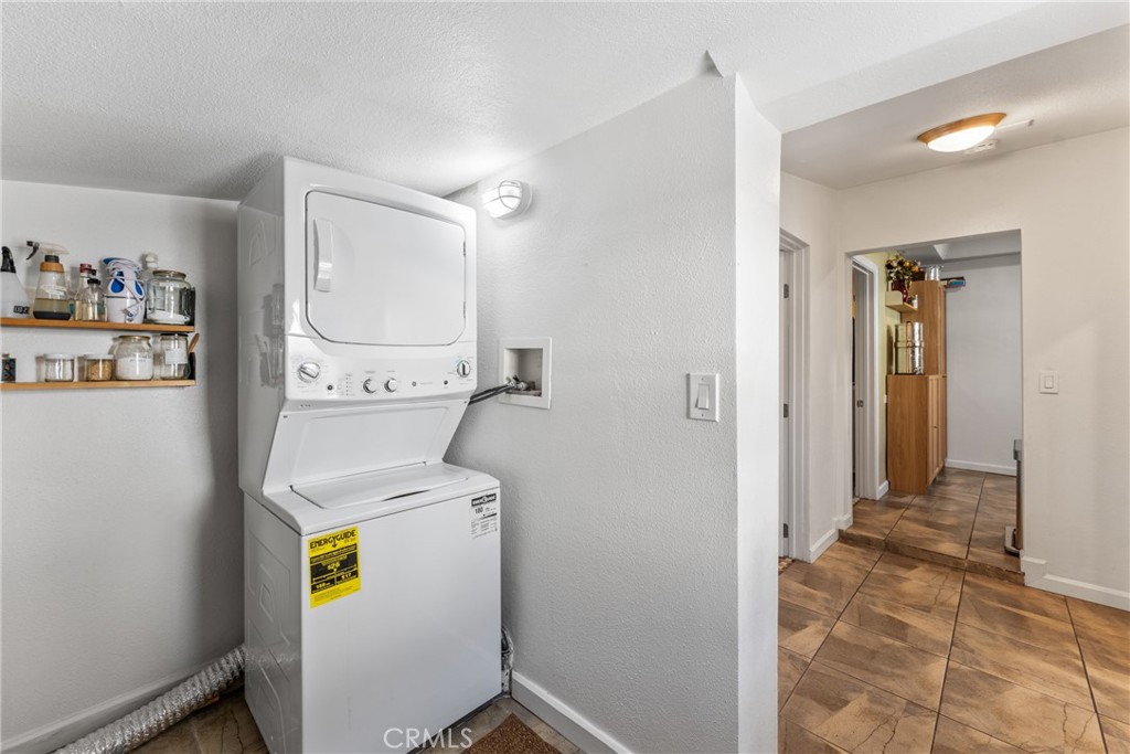 633 S Glassell Street Property Photo 9