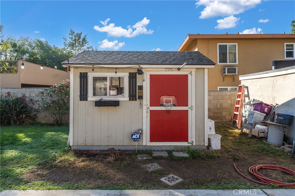 633 S Glassell Street Property Photo 11