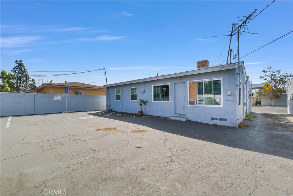 1819 W 17th Property Photo 3