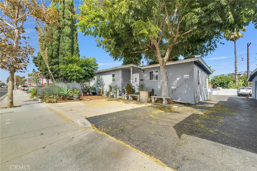 1819 W 17th Property Photo 8
