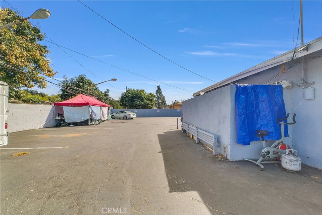 1819 W 17th Property Photo 13