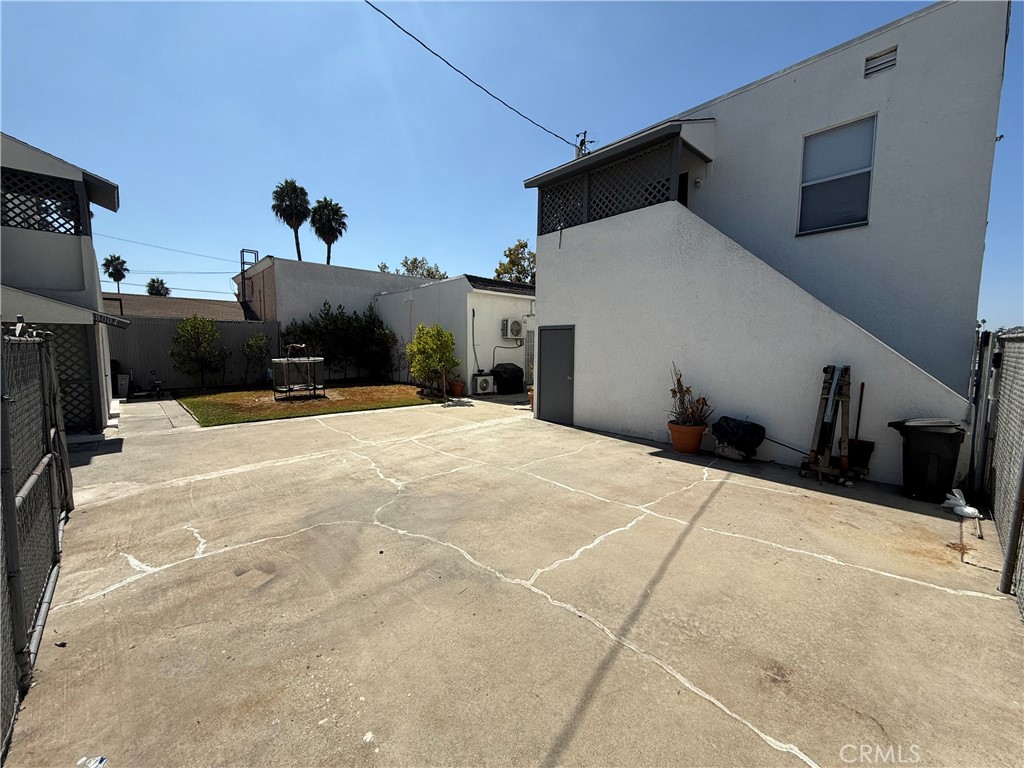 13000 Paramount Property Photo 5