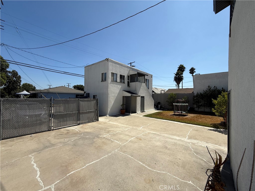 13000 Paramount Property Photo 6
