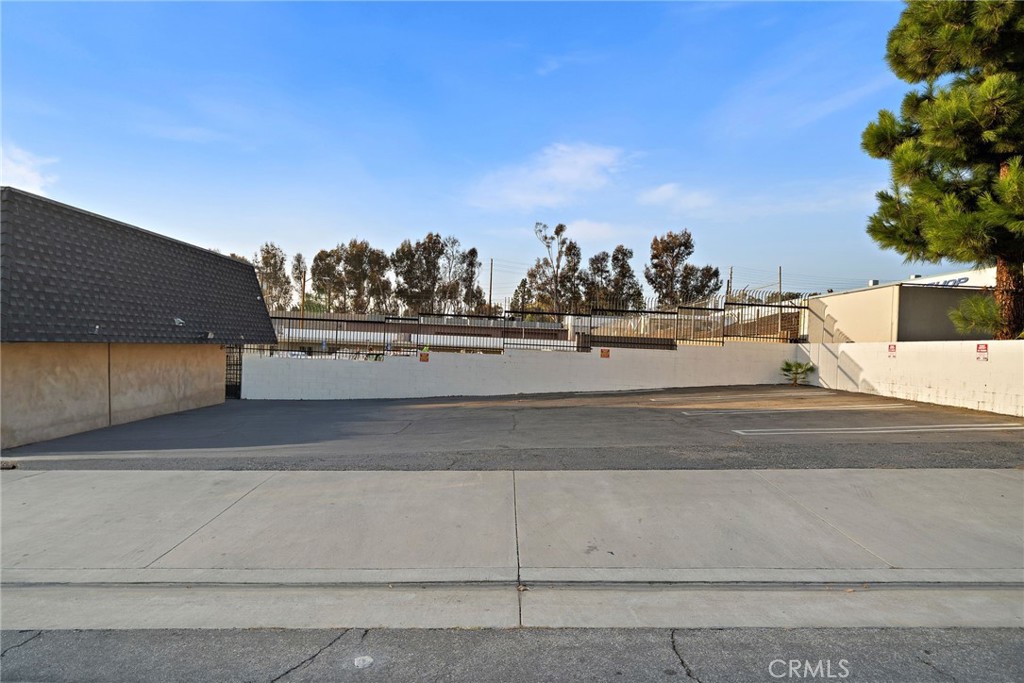 23201 Orange Property Photo 44