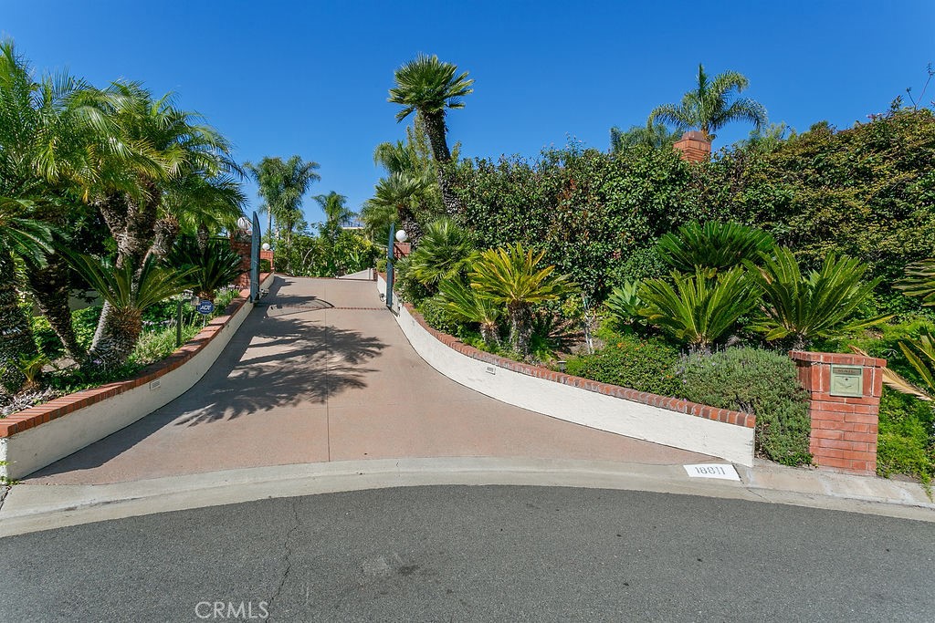 18811 Ridgeview Property Photo 3