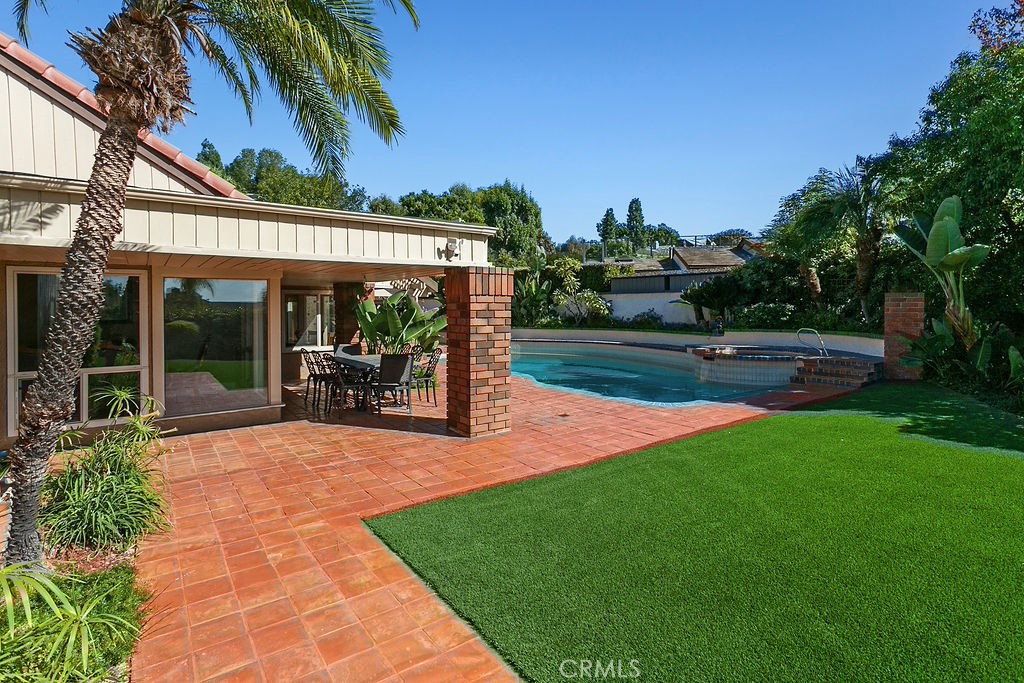 18811 Ridgeview Property Photo 8