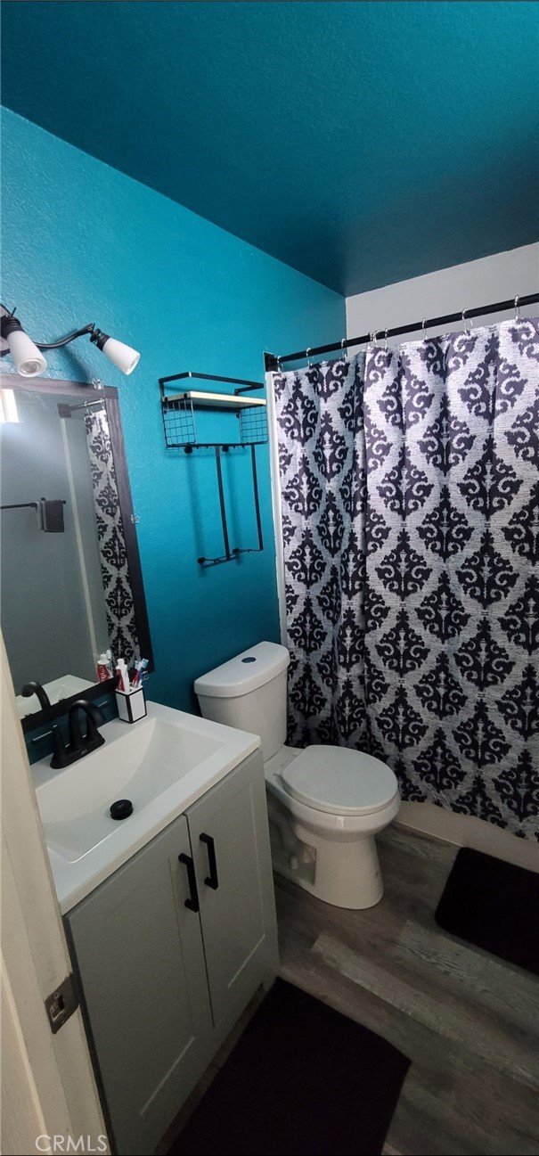 4821 Village Green Property Photo 2